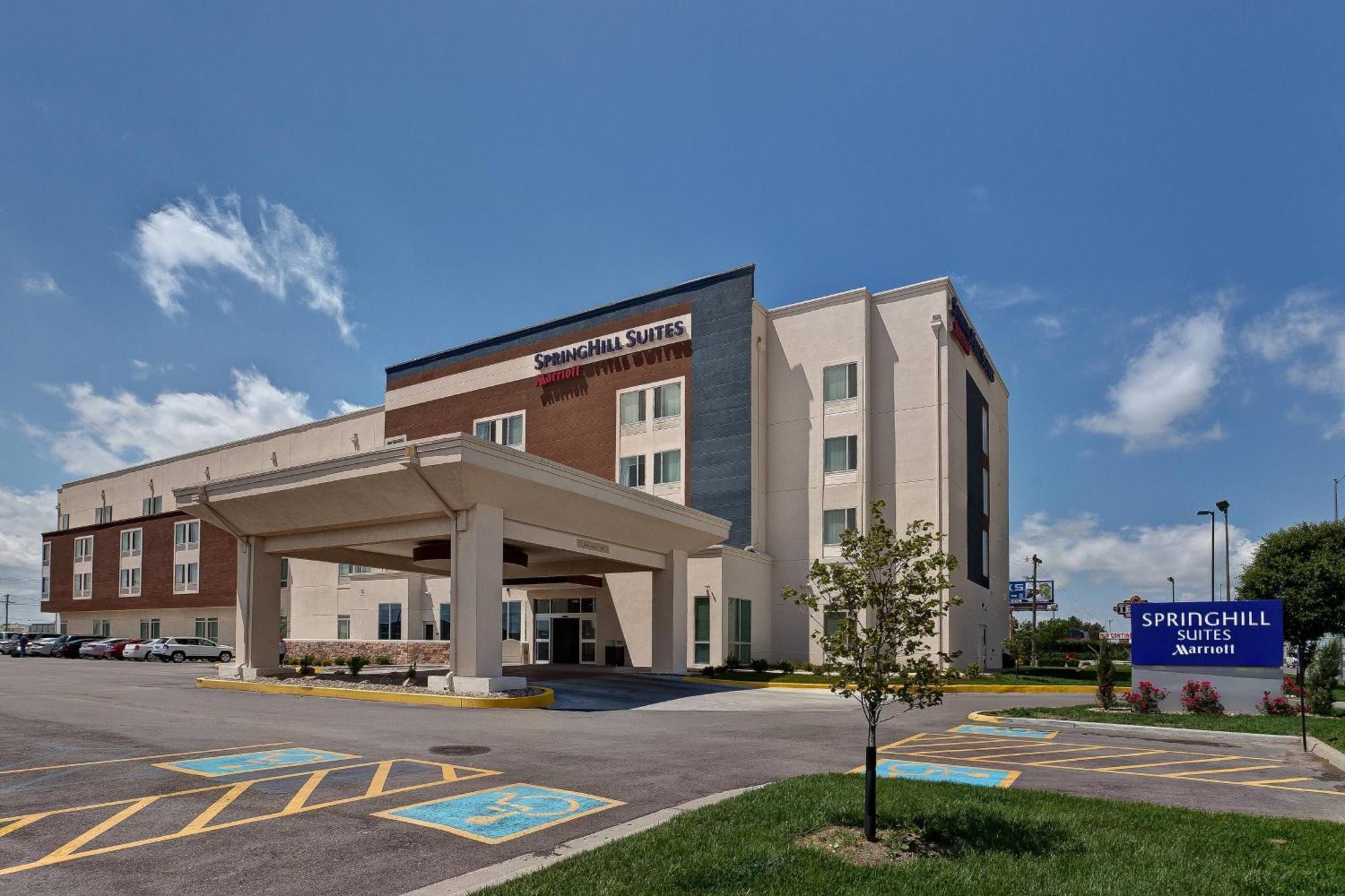 Springhill Suites By Marriott Wichita Airport Esterno foto