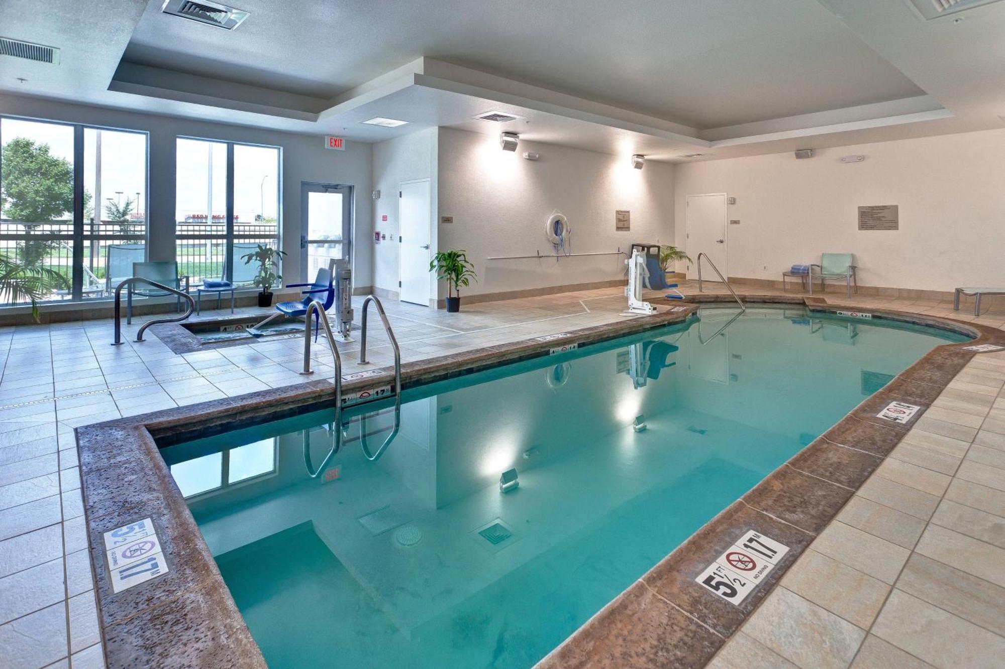 Springhill Suites By Marriott Wichita Airport Esterno foto